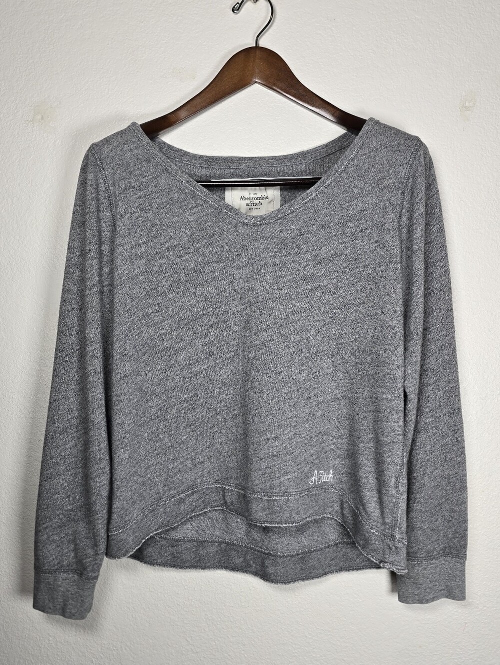 Abercrombie & Fitch Cozy Gray Scoop Neck Raw Hem Sweatshirt M Y2K Style